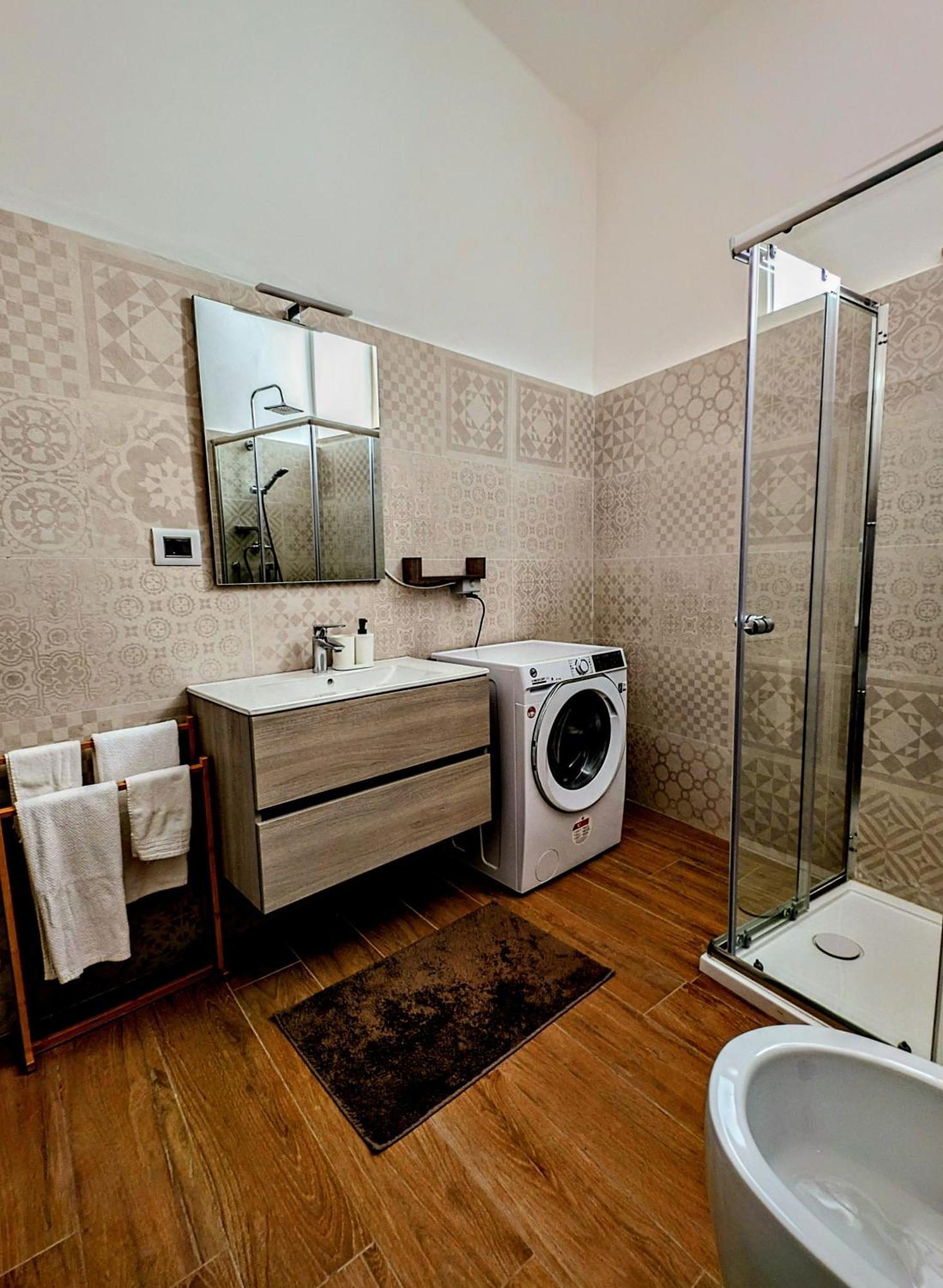 Sea Lion Apartment Trani Exterior photo